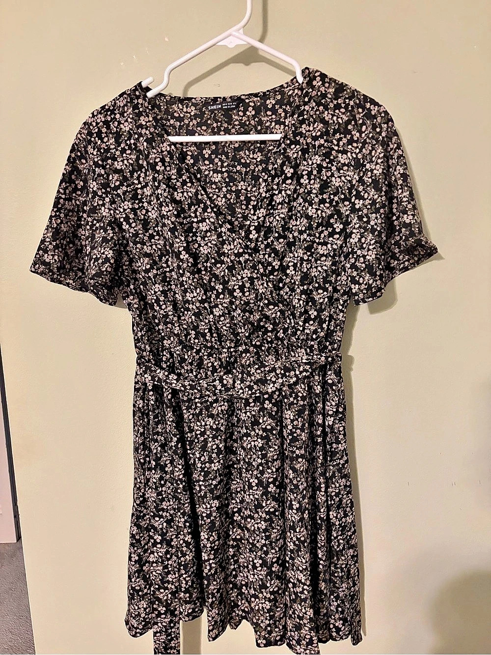 SHEIN Unity Women's Elegant Black with Floral Wrap Short Sleeve Dress Unity Flor